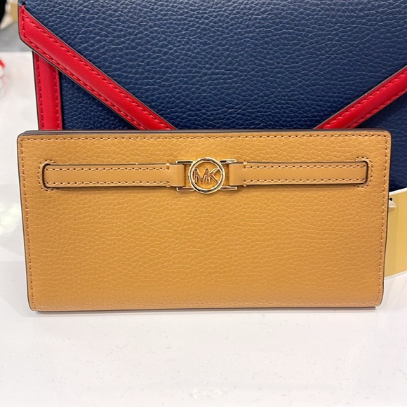 Michael Kors Reed Large Bifold Pebbled Leather Snap Wallet Card Case 
Deer
NWT - Picture 12 of 16